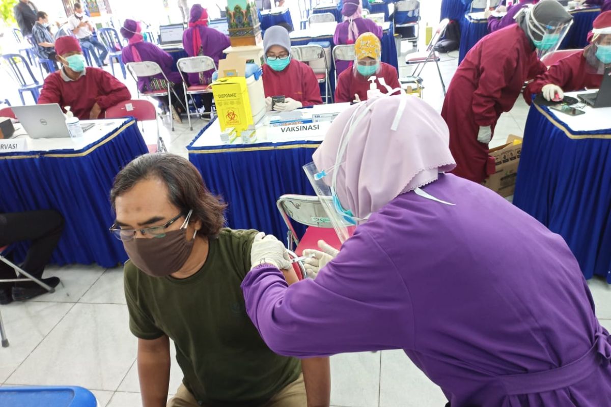 Vaksinasi tahap kedua di Madiun sasar 4.400 pelayan publik