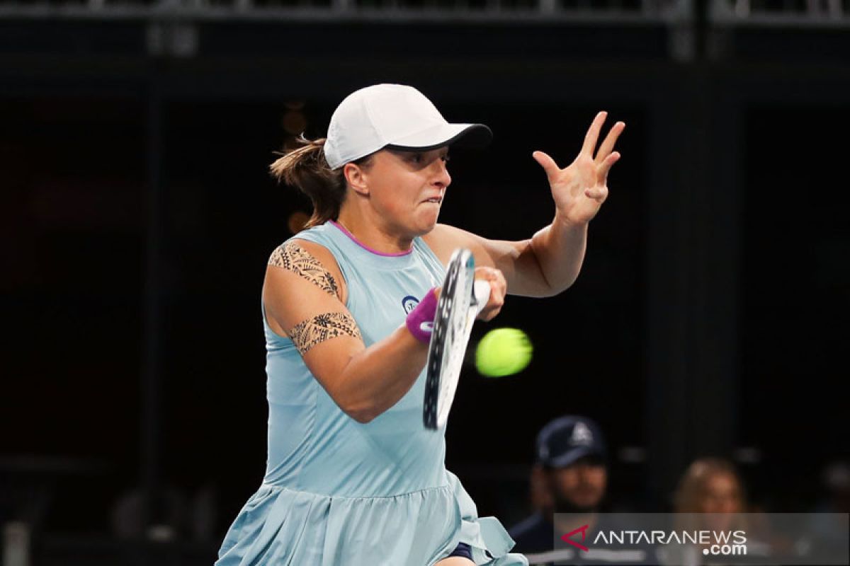 Swiatek lumpuhkan Bencic untuk juarai Adelaide International