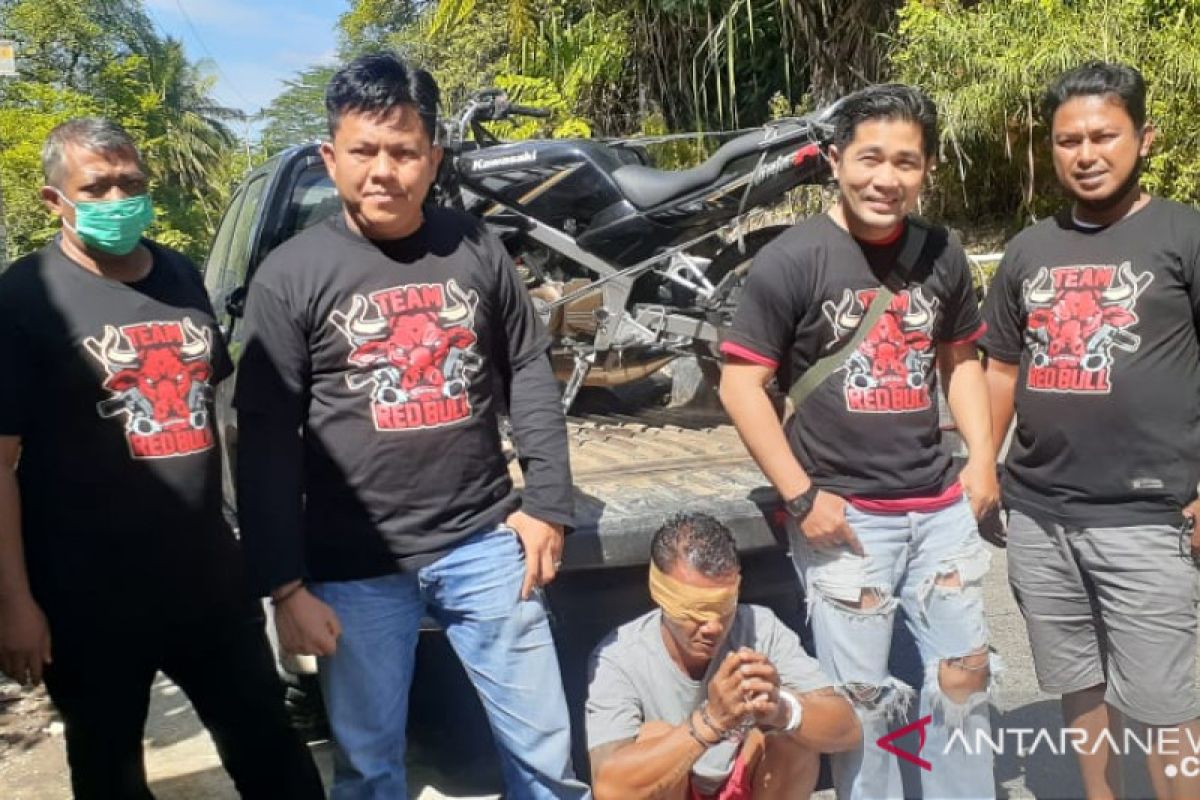 Polisi  buru pencuri sepeda motor di masjid