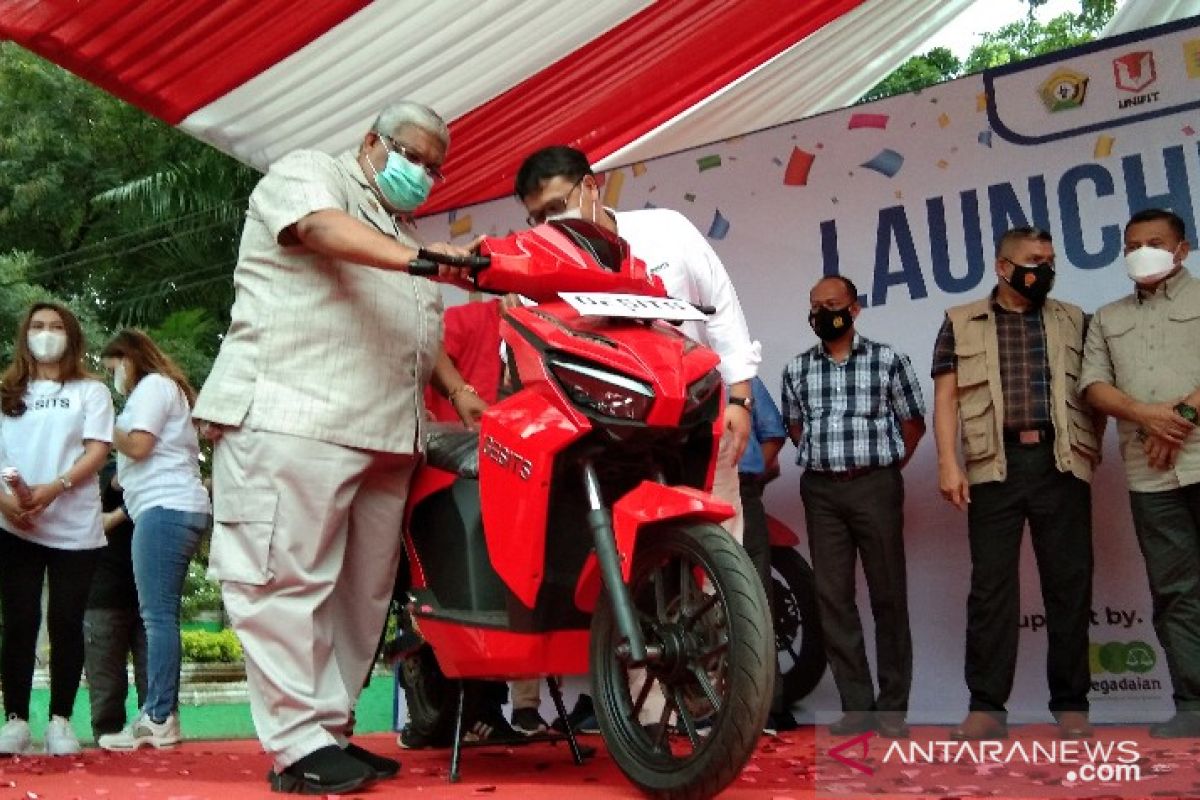 Gubernur Sultra luncurkan motor listrik GESITS berbasis baterai