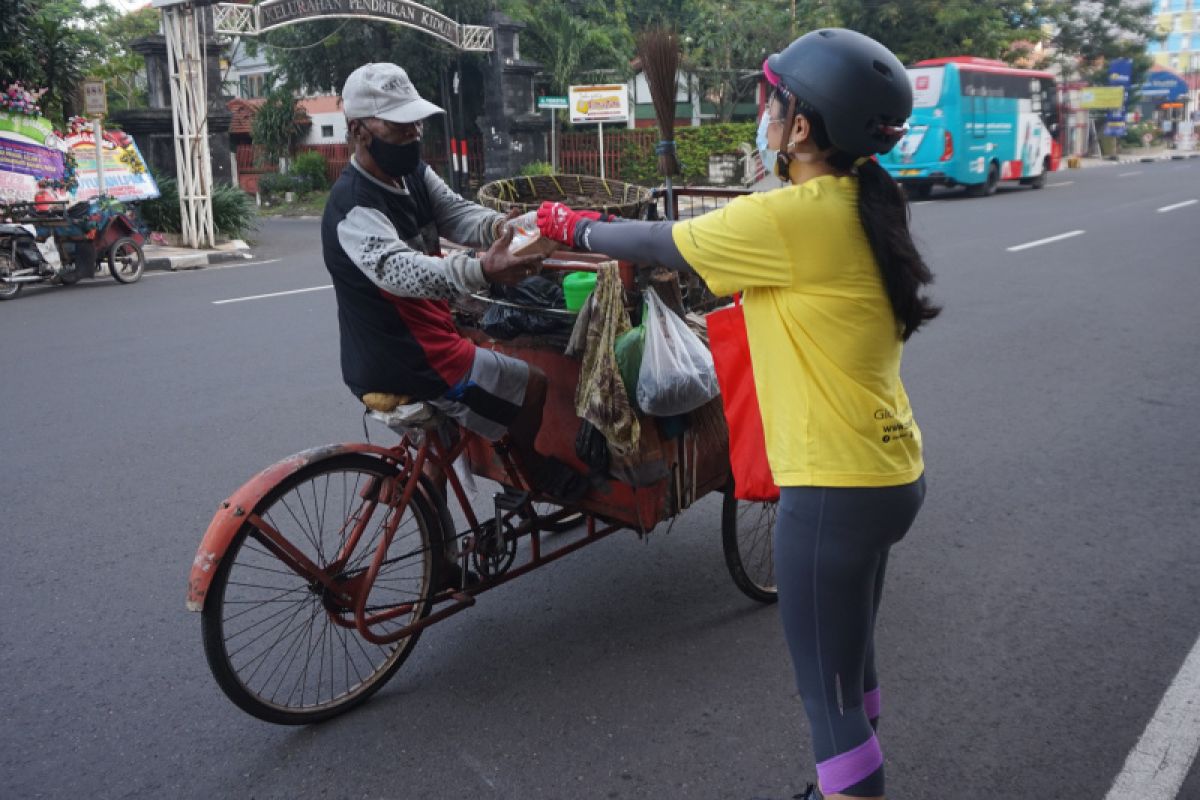 Rayakan HUT Ke-8, Zuna Gloves ajak komunitas pesepeda Semarang berbagi