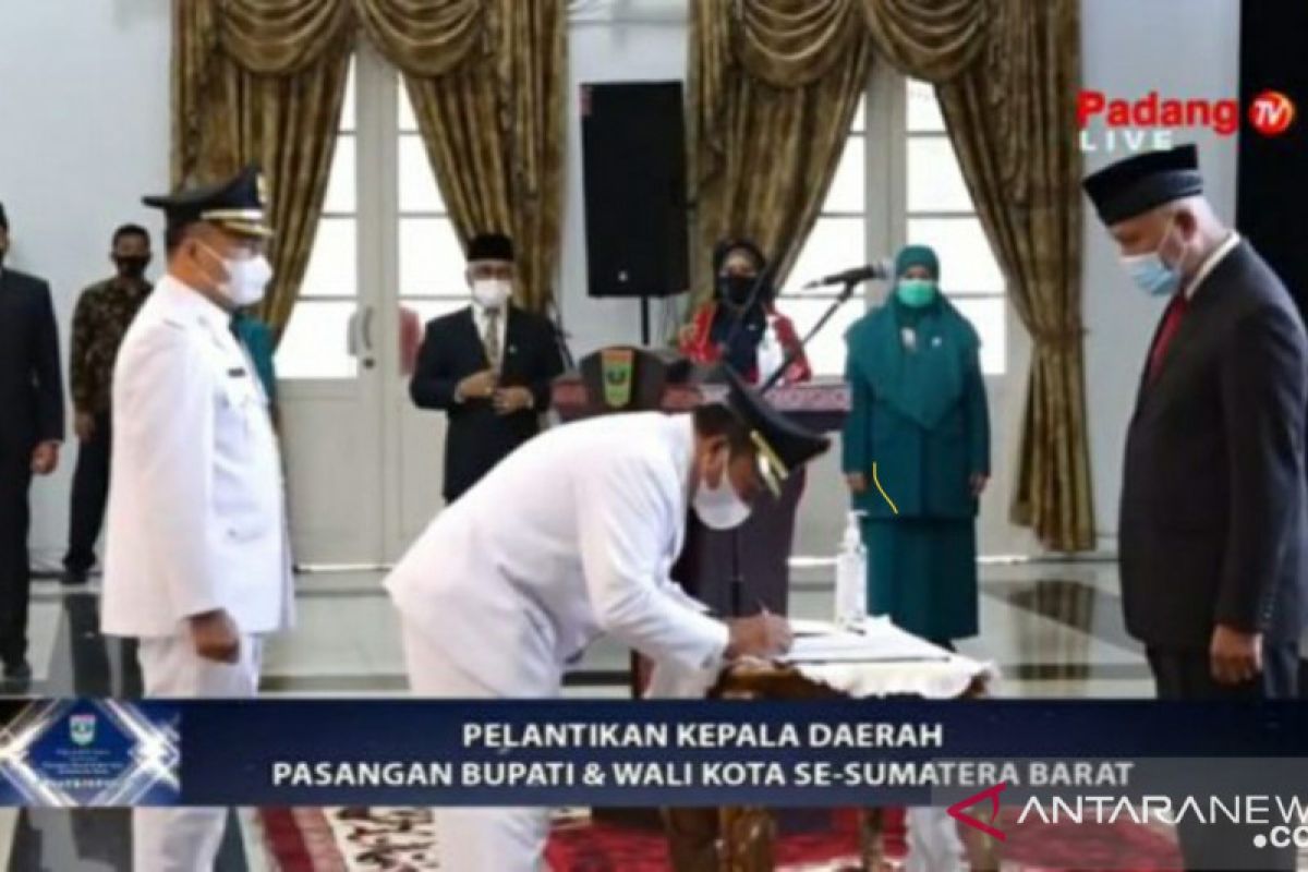 Bupati dan Wakil Bupati Agam dilantik Gubernur Sumbar