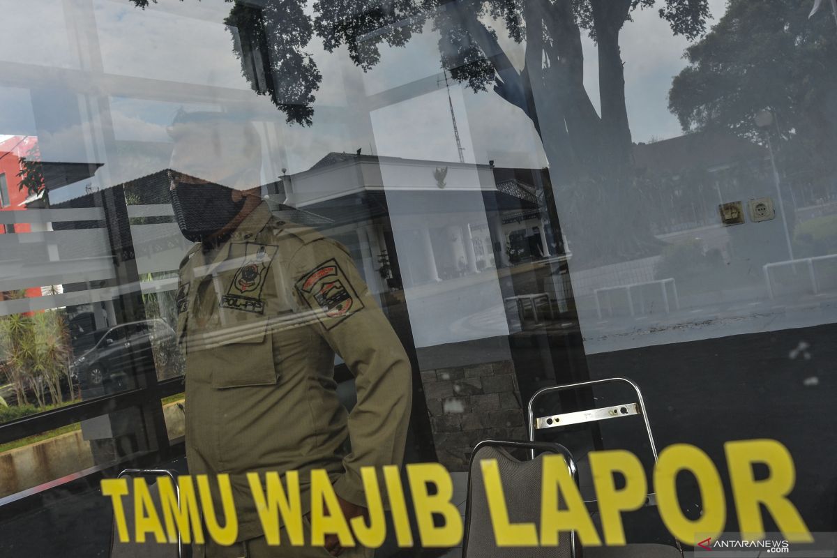 Kemarin, anjuran penutupan kantor terpapar COVID hingga mudik virtual