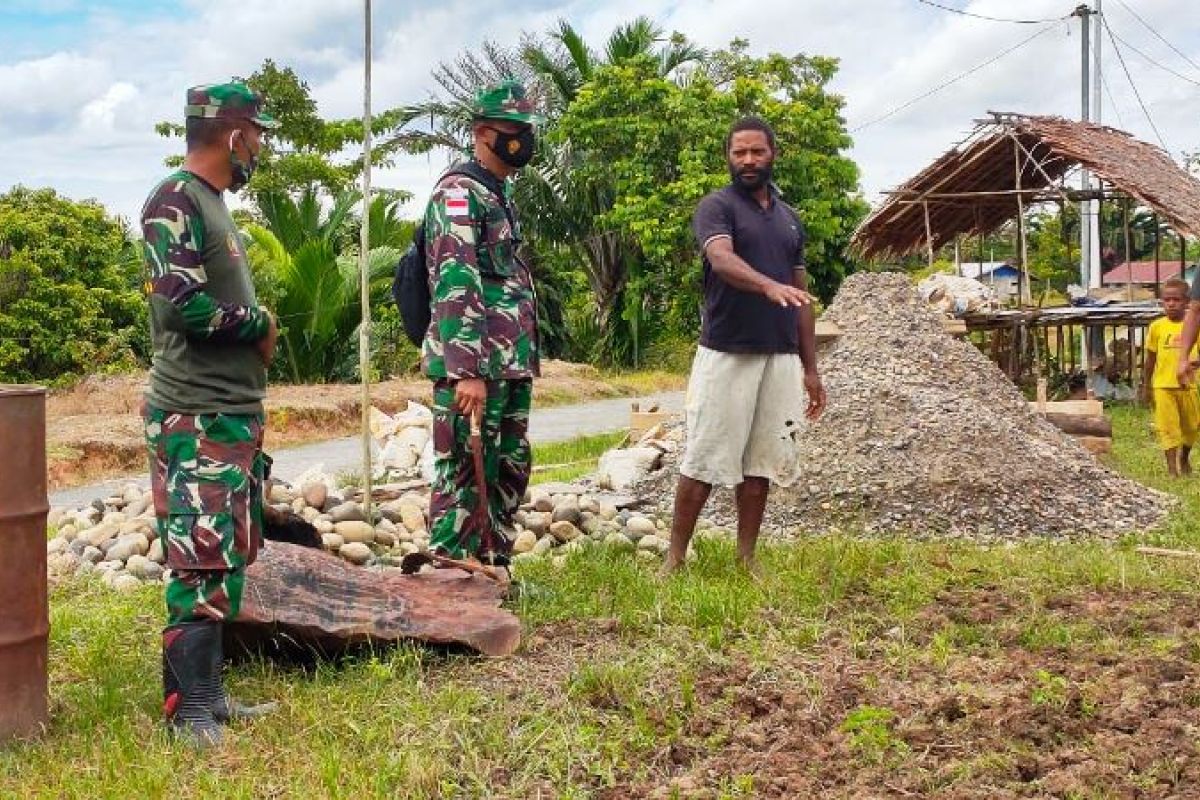 Sasaran fisik TMMD Boven Digoel bangun rumah warga