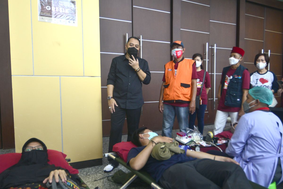 Wali Kota Eri Cahyadi semangati pendonor plasma konvalesen di Kota Surabaya