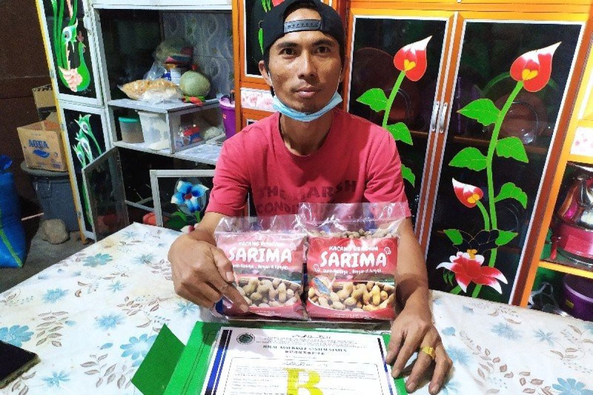 Kacang Sarima, kacang garing pertama di Samosir bersertifikat halal