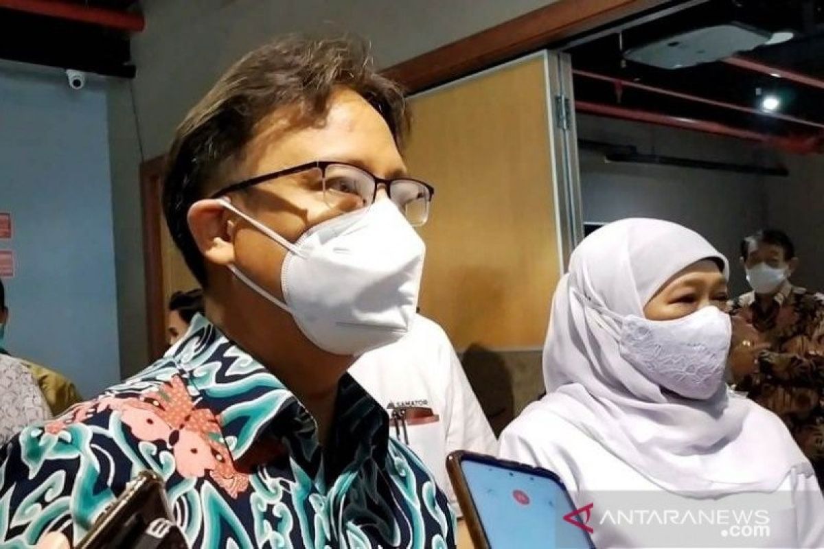 Sebanyak 1,6 juta penduduk Indonesia  telah divaksinasi COVID-19
