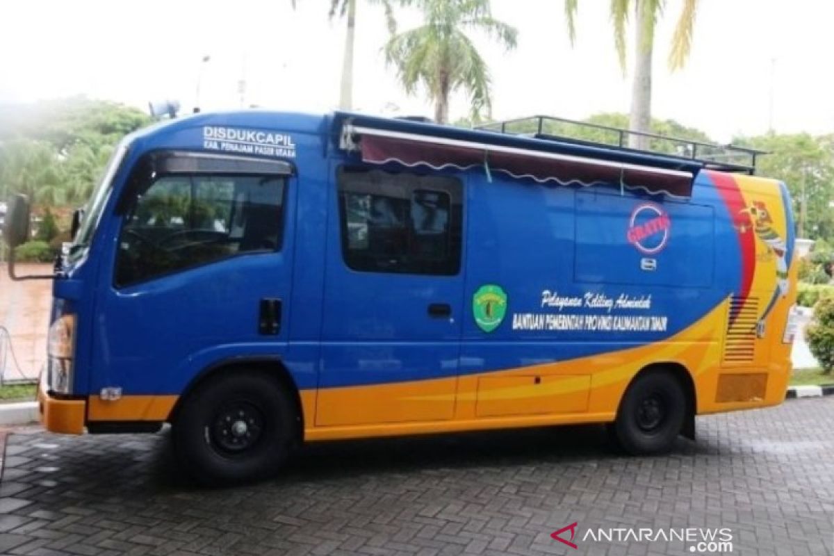 Mobil Adminduk keliling berikan 500 pelayanan di Kecamatan Sepaku