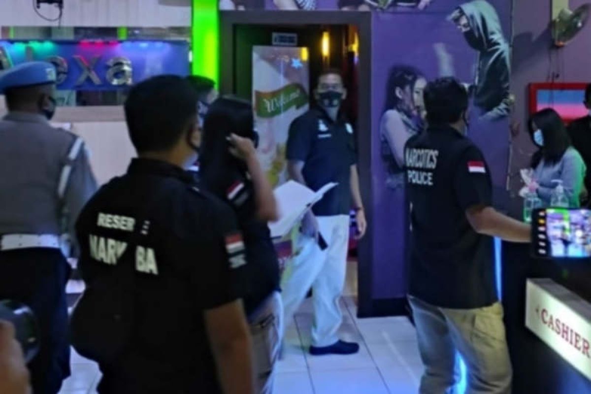 Petugas masih temukan jam buka tempat hiburan di Semarang melebihi ketentuan