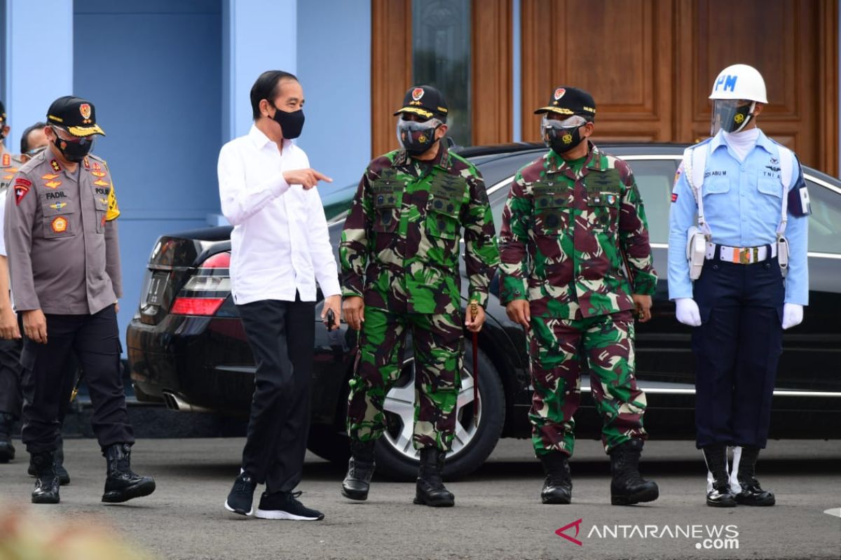 Presiden Jokowi ke Yogyakarta meninjau vaksinasi dan meresmikan KRL