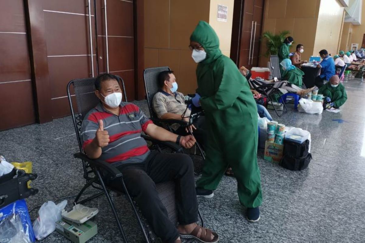 Upaya tangani COVID-19, penyintas di Surabaya ikut skrining donor plasma konvalesen