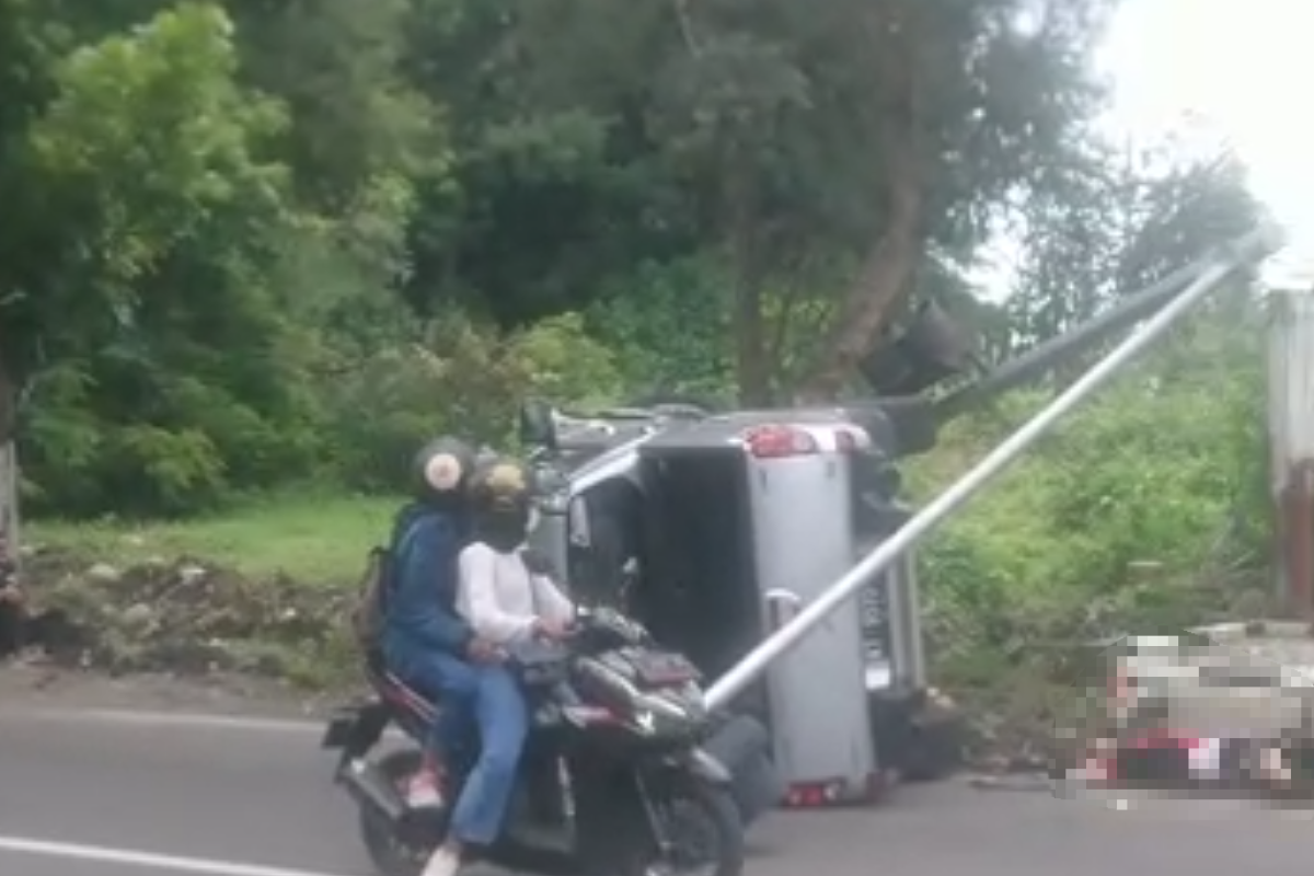 Dua orang tewas saat mobil tabrak tiga sepeda motor di Kediri