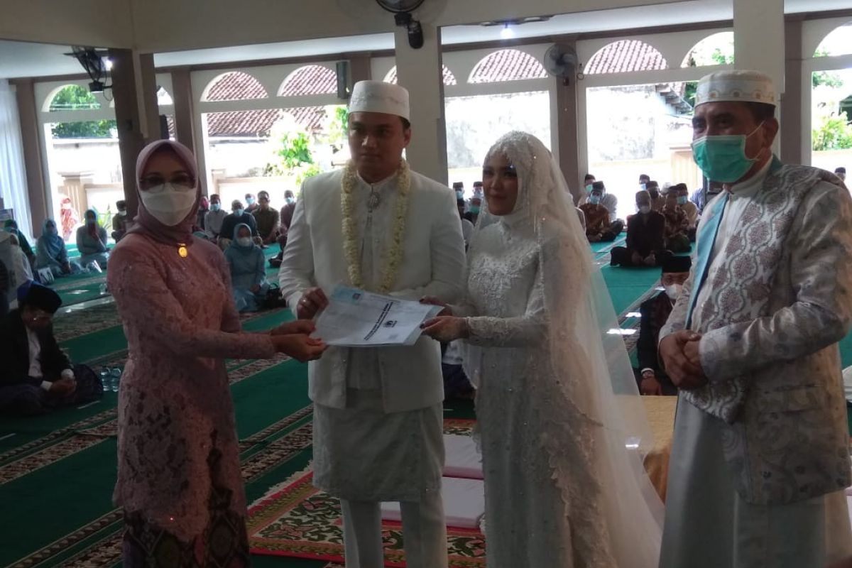 Pengantin Mataram langsung dapat KTP dan KK baru usai akad nikah