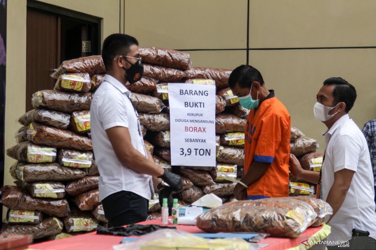 Sebanyak 3,9 ton kerupuk mengandung boraks disita polisi Sidoarjo