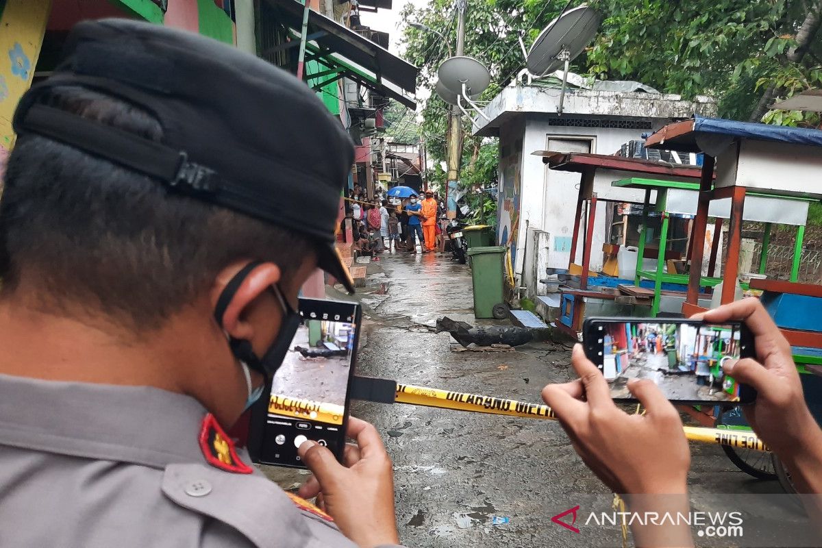 Warga temukan benda diduga mortir aktif di Cipinang Besar Selatan