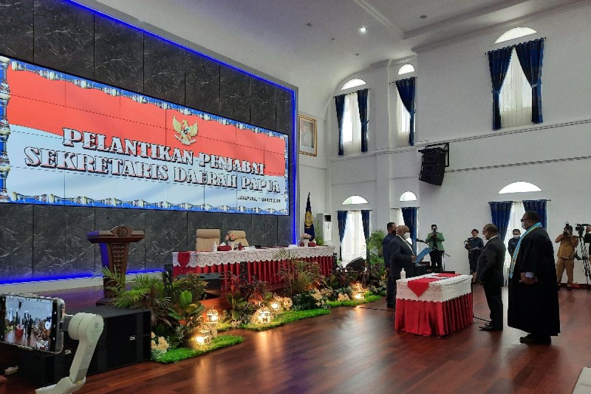 Wagub Klemen Tinal sebut pelantikan penjabat sekda Papua isi kekosongan jabatan