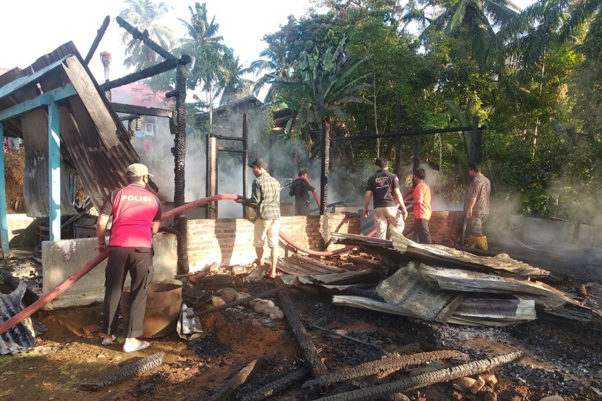 Pemkab Mukomuko bantu kebutuhan mendesak korban kebakaran