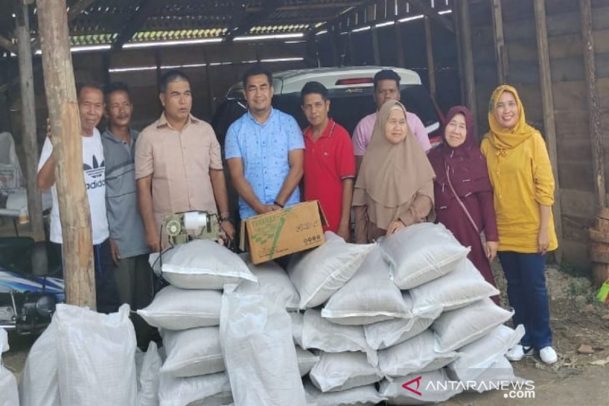 Pakan ikan produksi Desa Bulu Mario Tapsel rambah Sumsel