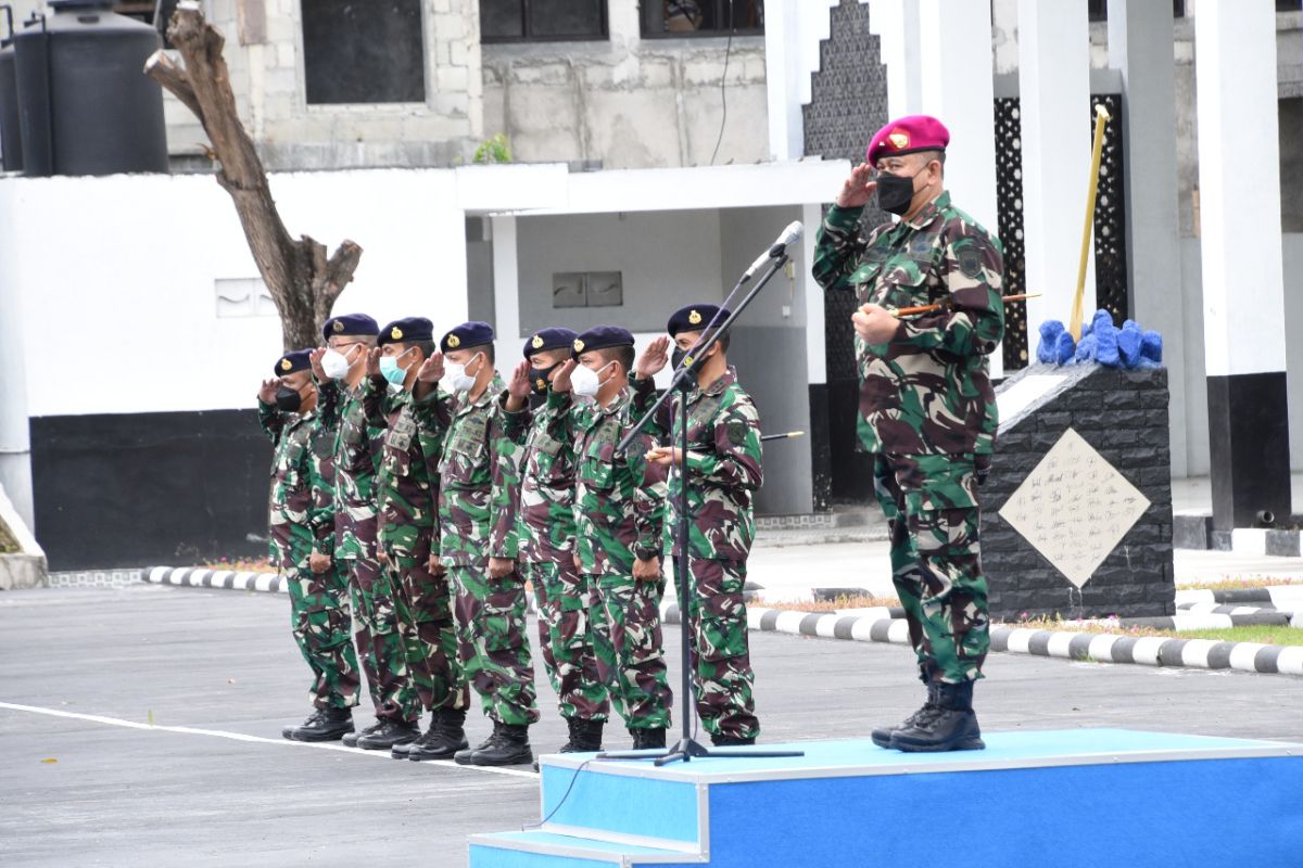 Komandan KRI dan KAL Lantamal VIII tandatangani pakta integritas