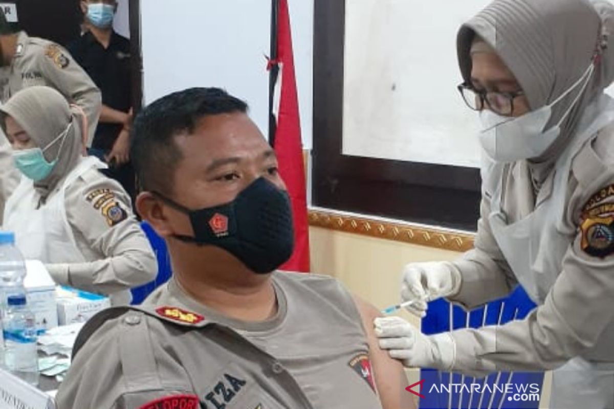 350 personel Polres Palu telah disuntik vaksin COVID-19