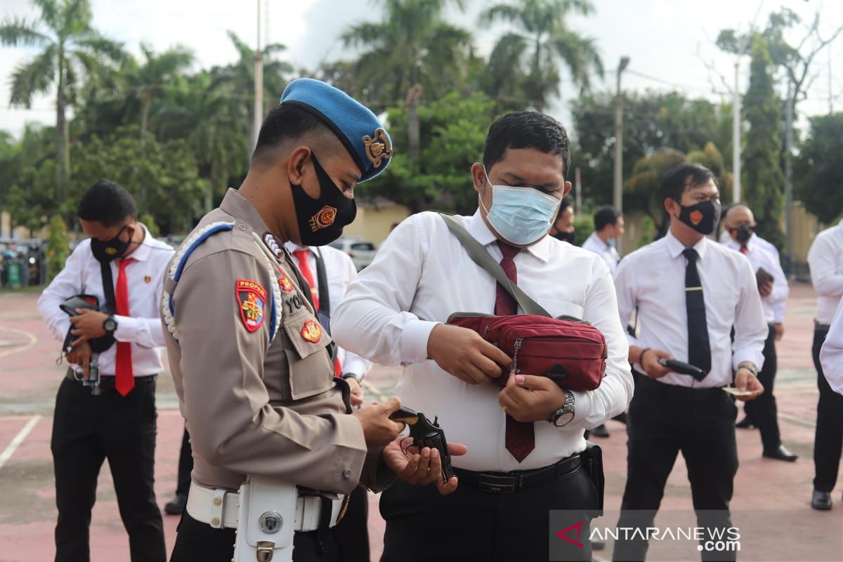 Kapolres Cilegon sidak senjata api anggotanya