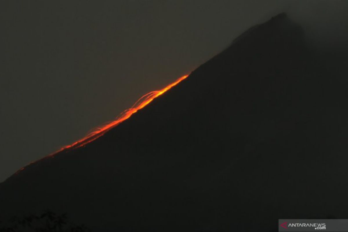 Gunung Merapi tujuh kali meluncurkan guguran lava