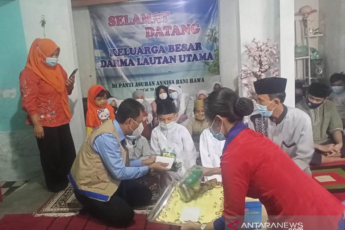 DLU santuni anak yatim di Surabaya