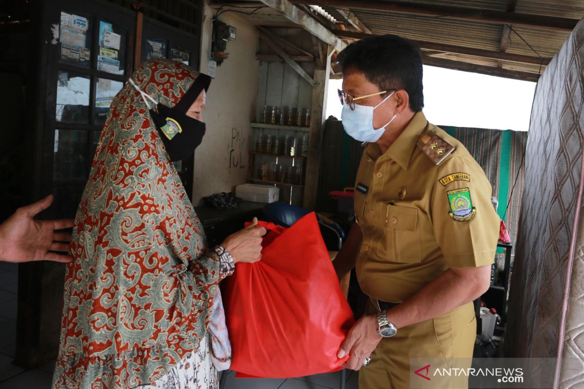 Pemkot Tangerang beri bantuan sembako para penyandang disabilitas