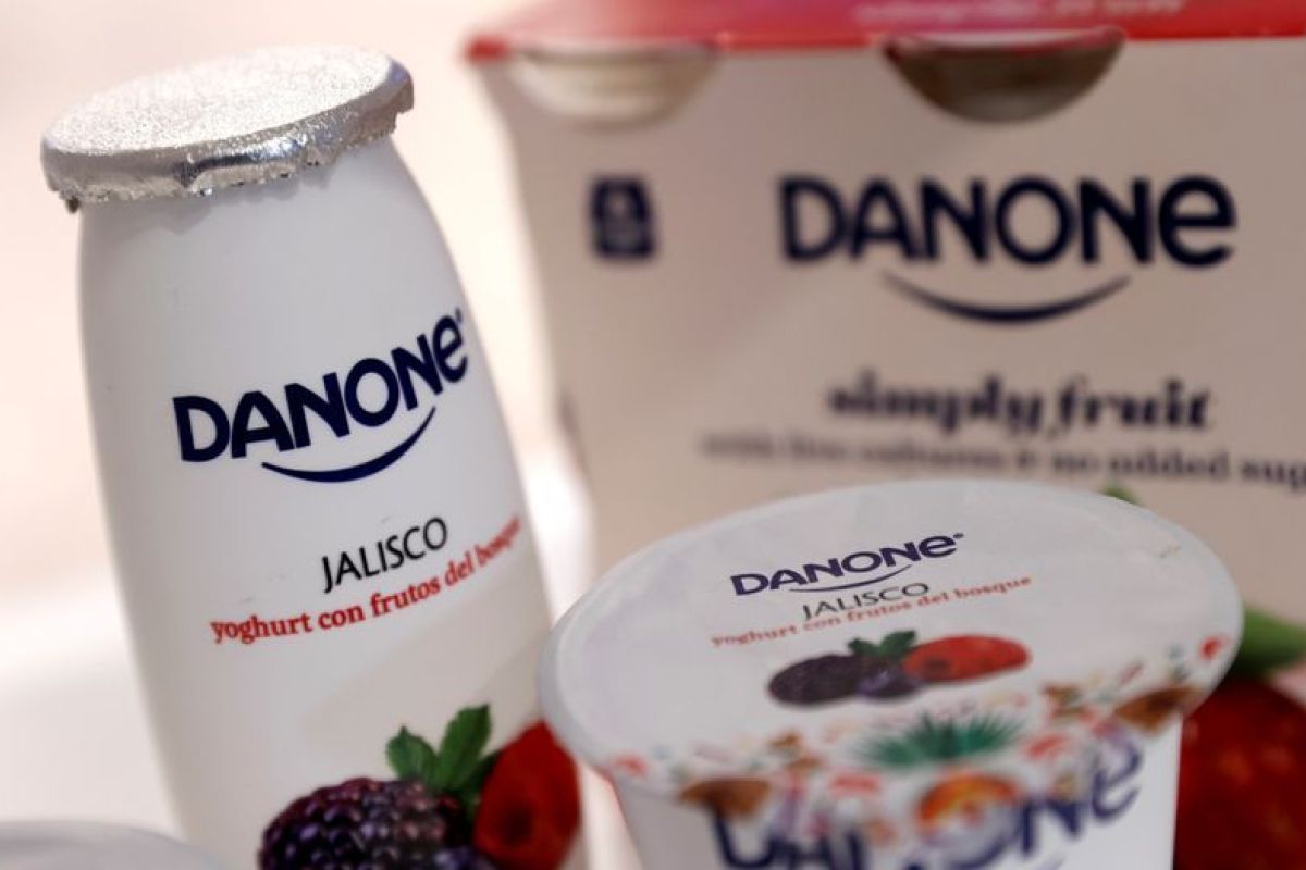 Di bawah tekanan pemegang saham, Danone menjual aset di China