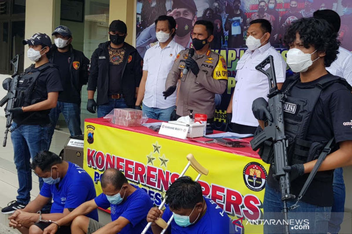 Rampas uang setoran Rp429 juta, petugas keamanan toko emas di Semarang diringkus