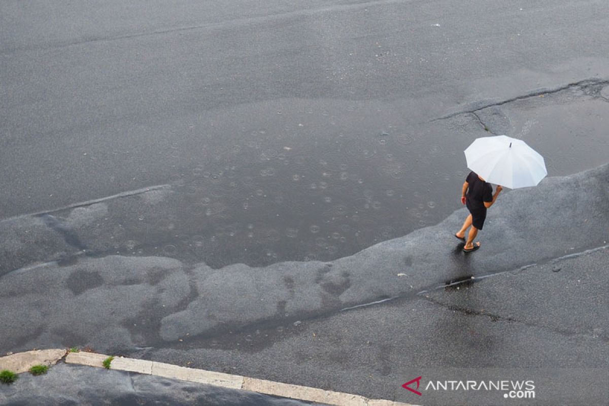 Akhir pekan, sebagian kota di Indonesia diguyur hujan