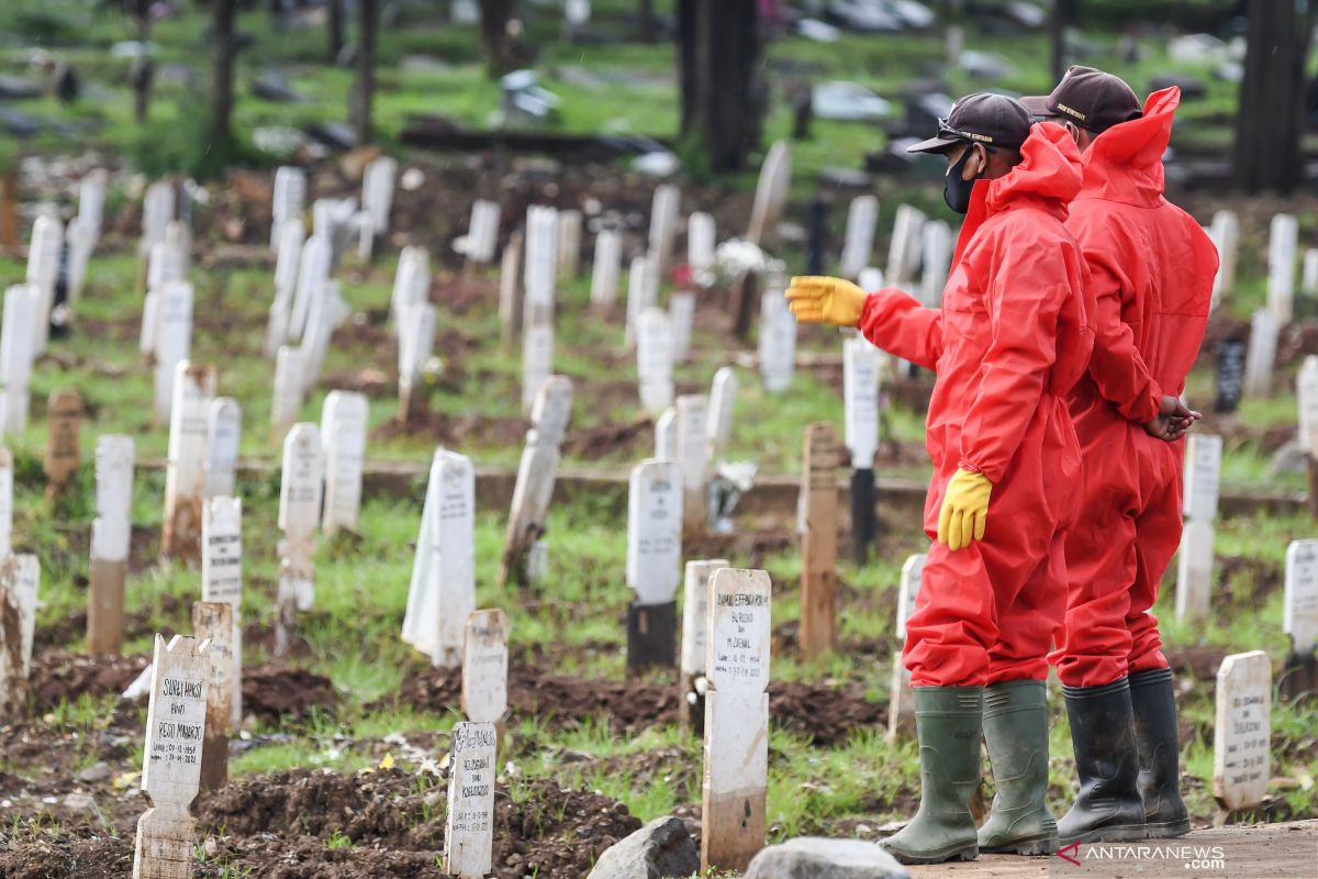 Jakarta Timur kebut penataan makam COVID-19 TPU Bambu Apus