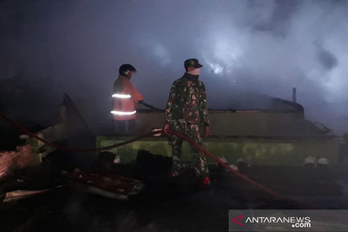 Sembilan rumah hangus terbakar, belasan warga Aceh mengungsi