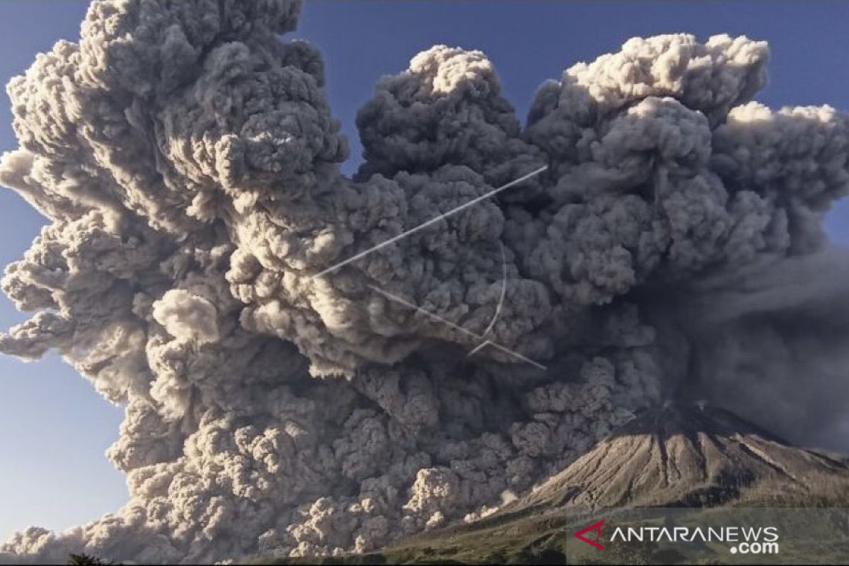 Abu vulkanik erupsi Gunung Sinabung sampai ke Provinsi Aceh