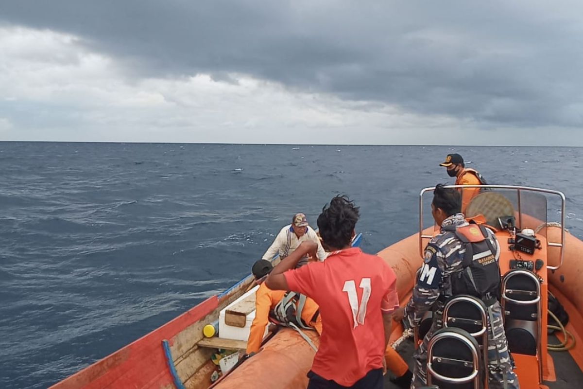 Basarnas Ternate selamatkan dua nelayan di Jiko Halmahera Selatan