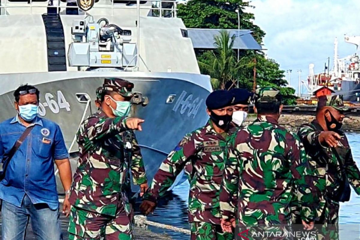 KRI Badik-623 sandar di dermaga layang Lantamal VI/Makassar