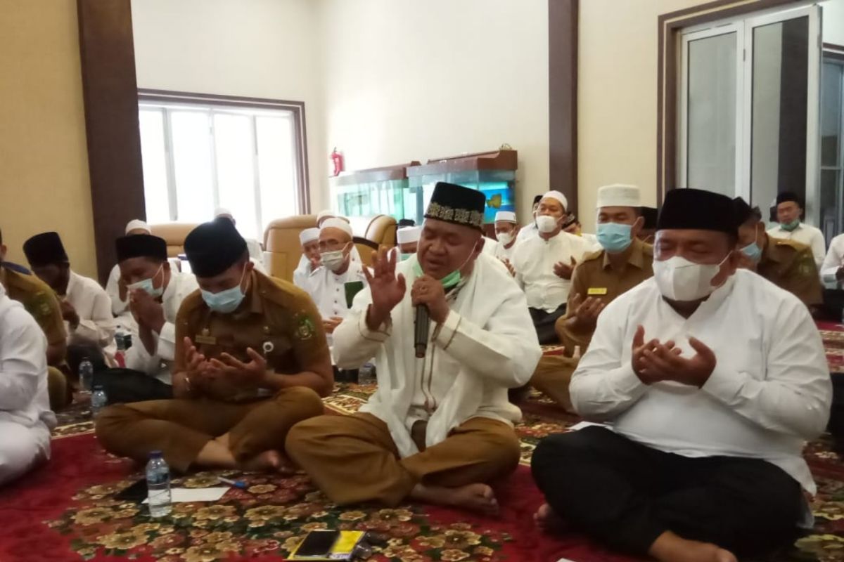 Bupati Langkat berdoa dan zikir dengan para alim ulama