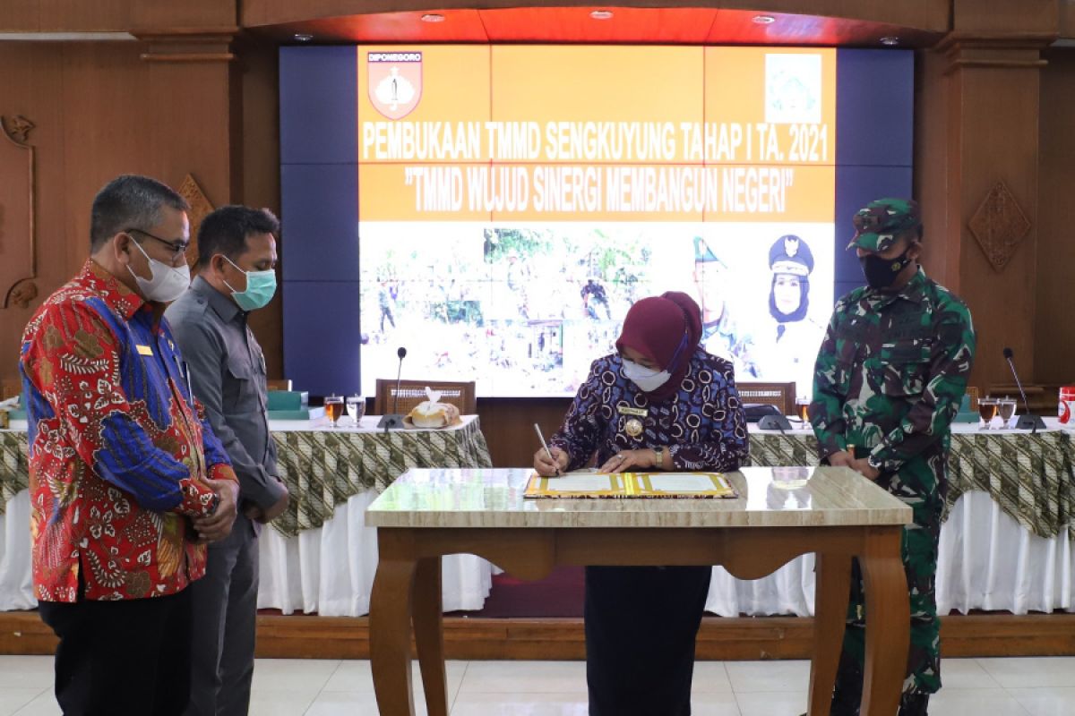 Bupati Sleman minta TMMD dapat mengedukasi masyarakat disiplin prokes