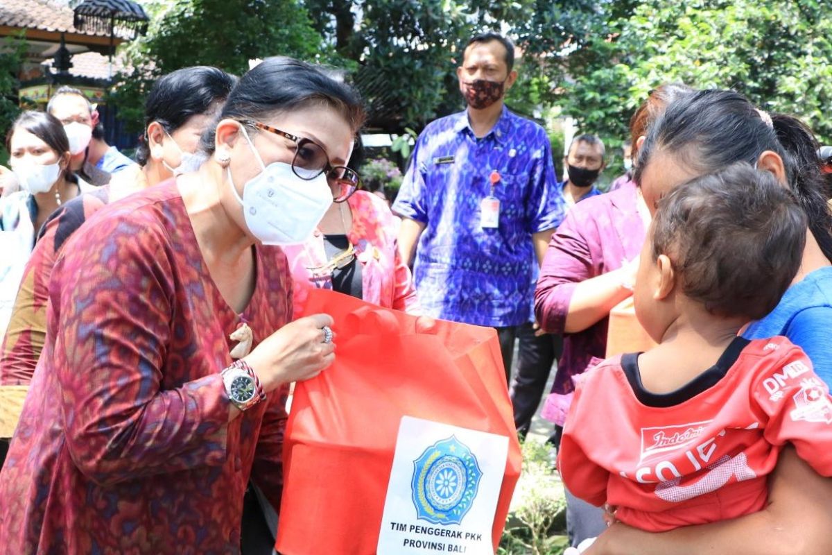 PKK Bali bantu balita dan ibu hamil di Buleleng