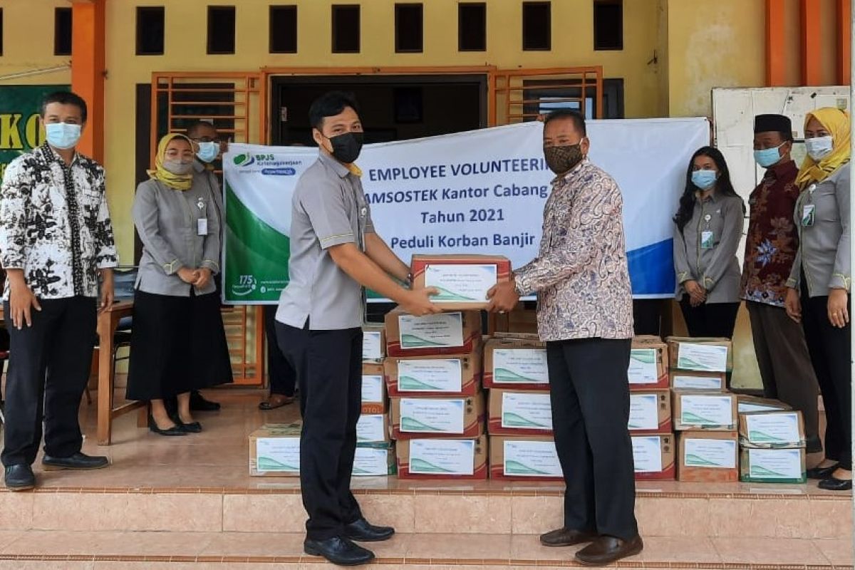 Korban banjir di Kudus dapat bantuan bahan kebutuhan pokok