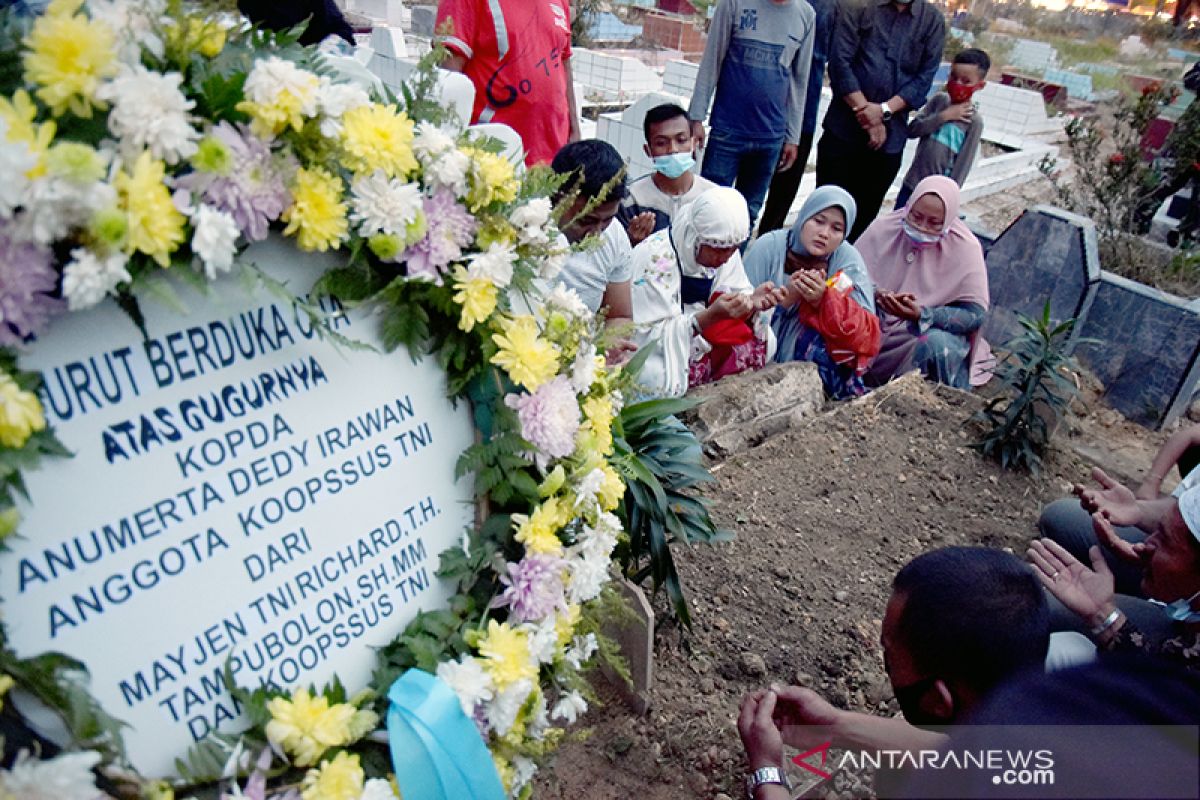 Gubernur Riau beri santunan keluarga prajurit korban teroris Poso