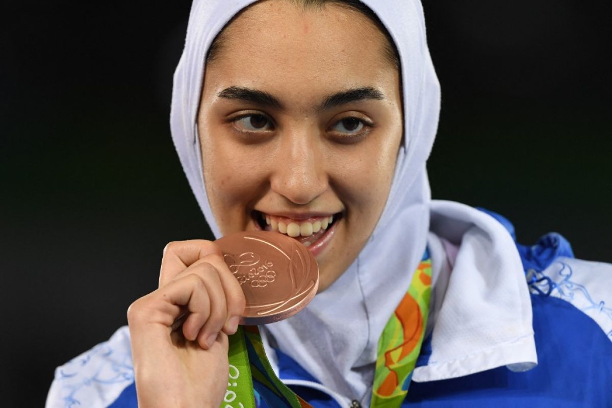 Tak tahan dimanfaatkan, peraih medali Olimpiade asal Iran berlaga dalam status pengungsi di Tokyo