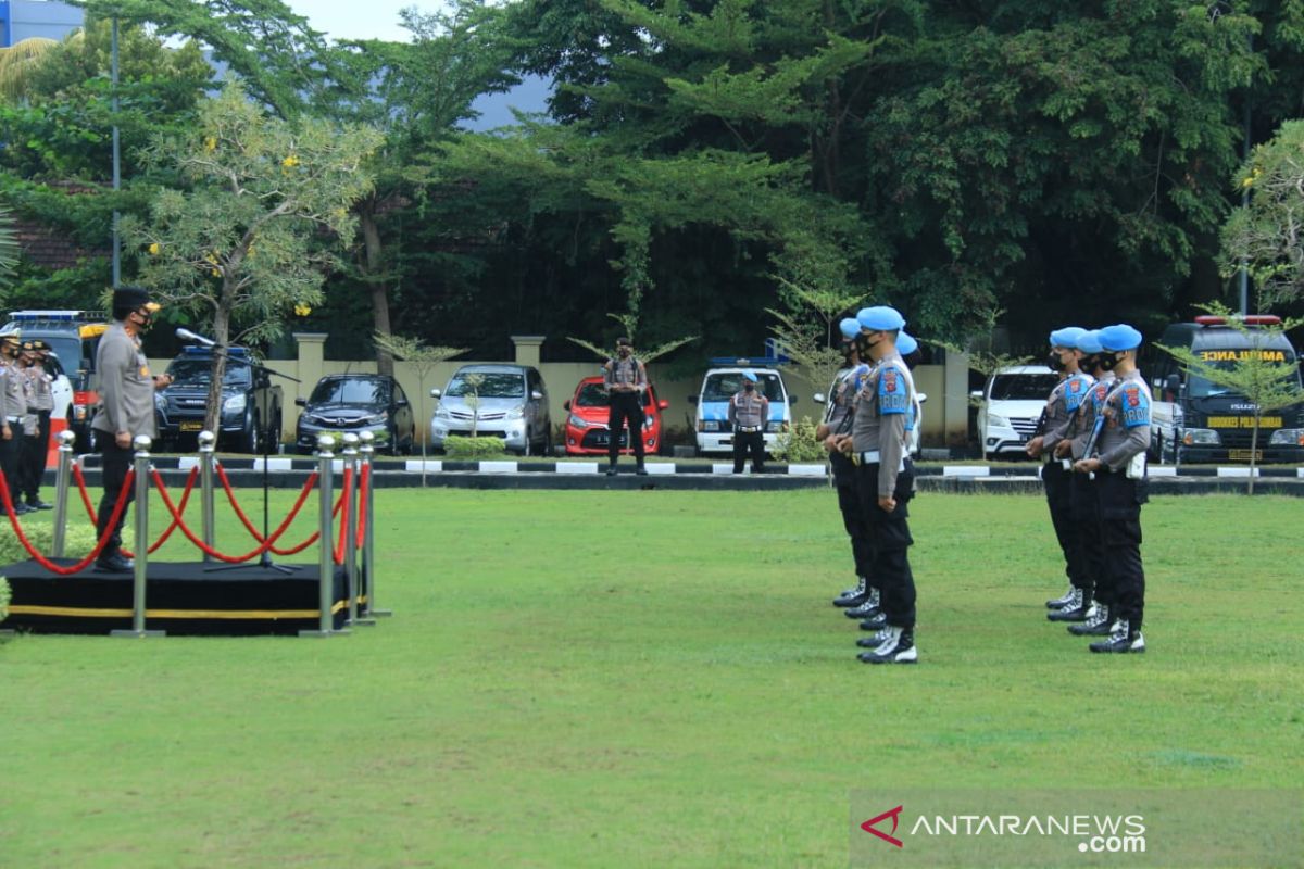 Kapolda Sumbar pecat tidak hormat tujuh anggota kepolisian dan satu PNS