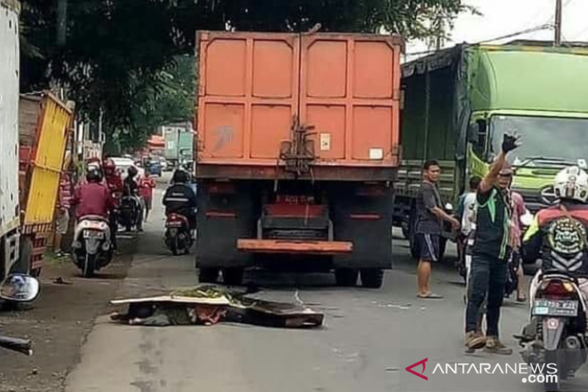 Dinas LH Jakut harap kecelakaan truk sampah diselesaikan kekeluargaan