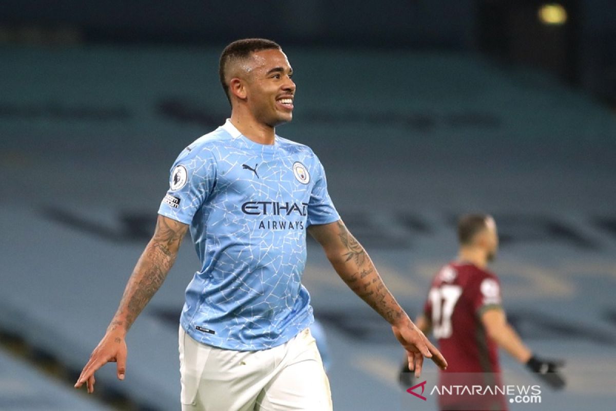 Gabriel Jesus cetak dua gol saat City hantam Wolverhampton 4-1