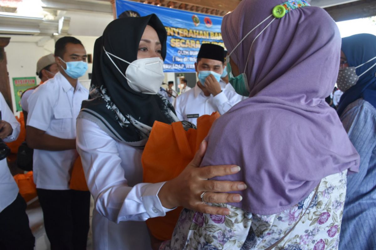 Pemkab Mojokerto berikan bantuan untuk korban banjir Tempuran