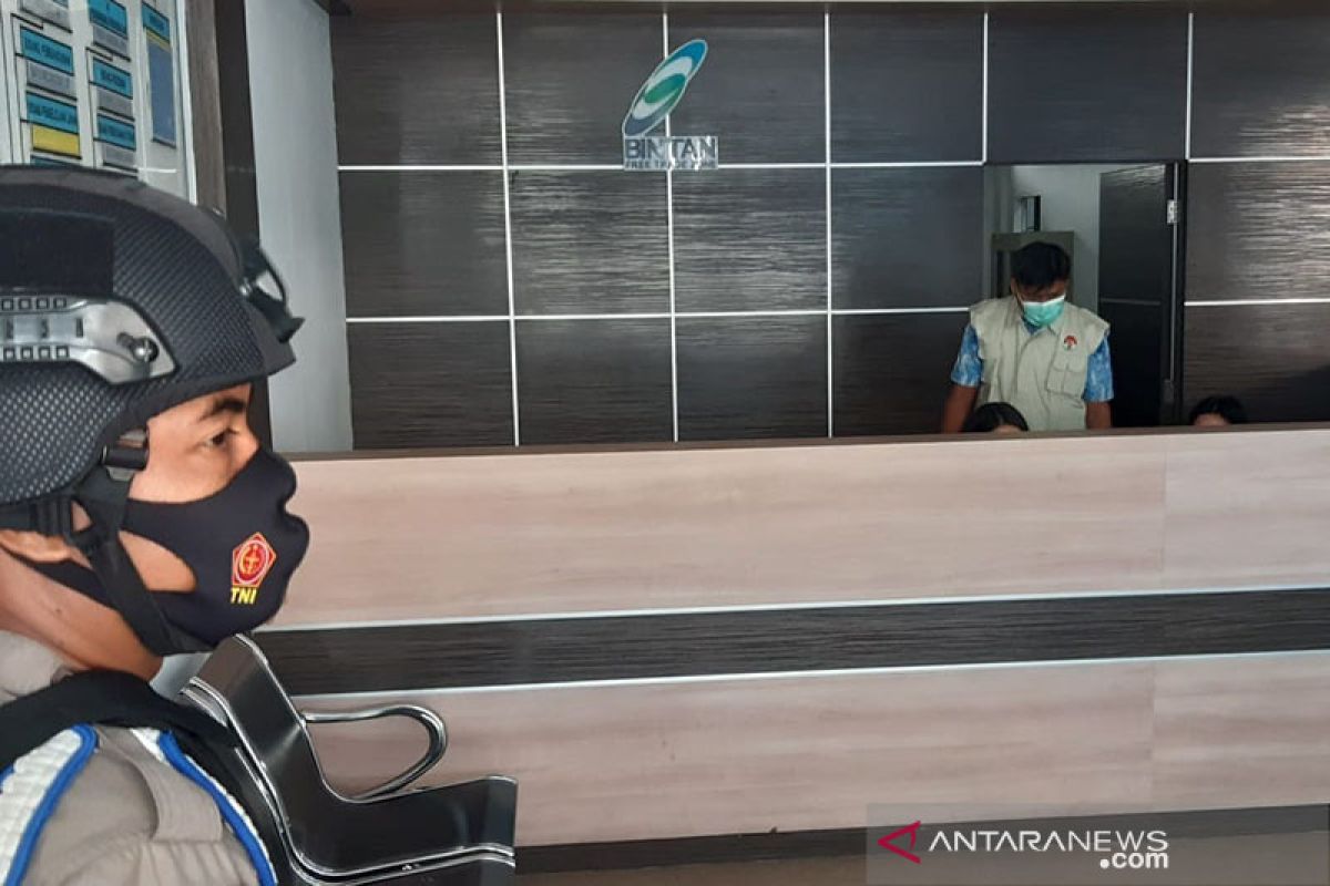 KPK geledah tiga lokasi di Tanjungpinang terkait kasus rokok FTZ