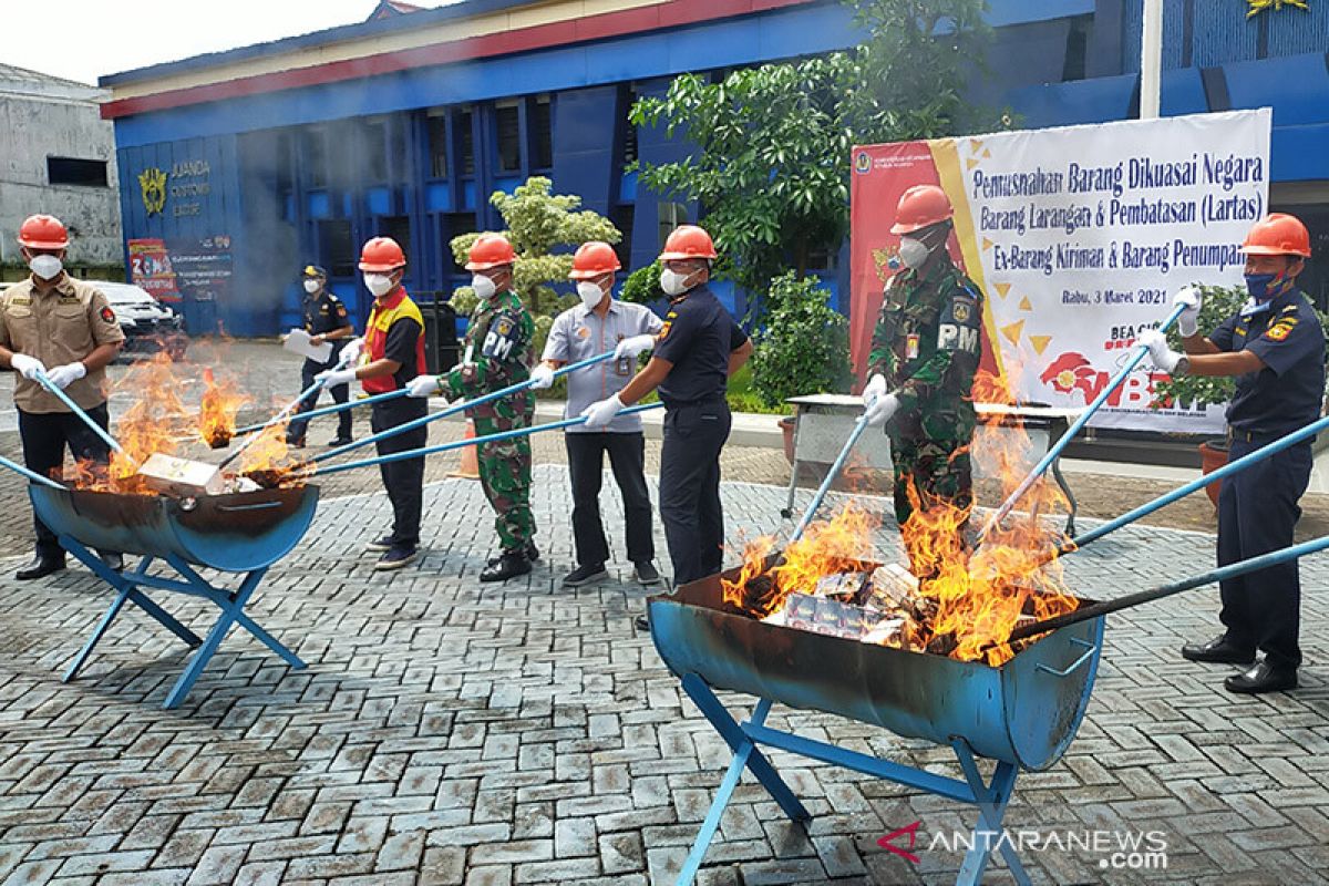 Bea Cukai Juanda musnahkan 1,2 juta batang rokok ilegal