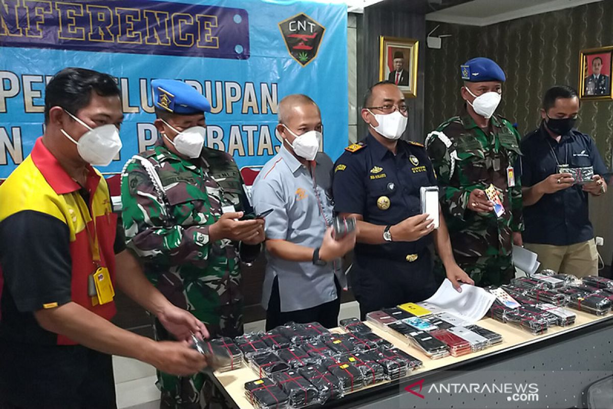 Bea Cukai Juanda gagalkan penyelundupan telepon genggam dari Batam