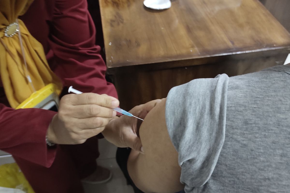 370 pegawai Pemkot Bandarlampung jalani vaksinasi